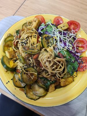 Thai bowl at Ecoespazo Vitriol in Sarria