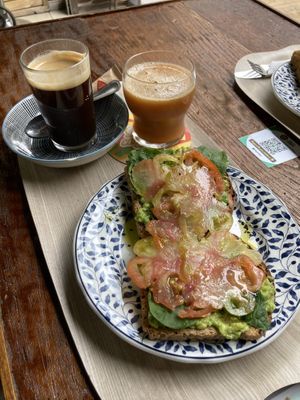 Combo brunch con tostada, café y jugo del día  at Ecoespazo Vitriol in Sarria