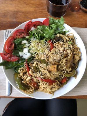 Thai bowl at Ecoespazo Vitriol in Sarria