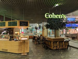 The front showing takeaway on left and restaurant on right at Cohen's Smartfood in Vienna