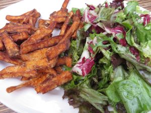 sweet potato fries with mixed salad (vegan) at Die Kartoffel in Saarbrucken