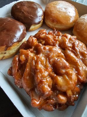 Vegan Donuts! #Veganuary at Family Donuts & Deli in Carmichael