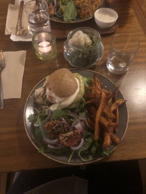 Bbq vegan-Burger  at Ecocafeet in Ostersund