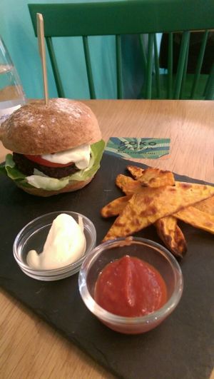 vegan burger at KOKO Green in Nice