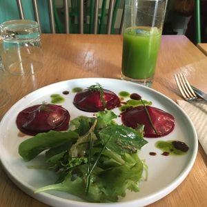 Raw beet ravioli with cashew cheez, green juice at KOKO Green in Nice