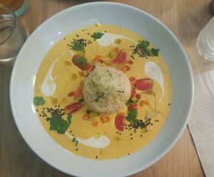 Plat : Curry de coco et ";riz"; de chou rave at KOKO Green in Nice