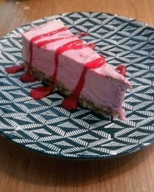 Raw vegan strawberry cheesecake at KOKO Green in Nice