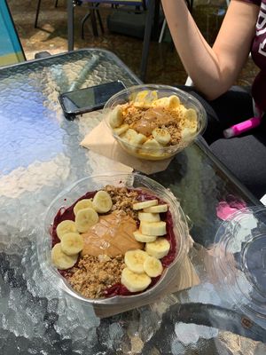 Mango Magnifico and Berry Bueno at Degree 18 Juice Bar in Palmer