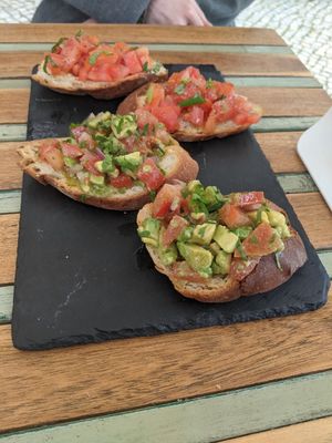 Bruschettas: pomodoro and abacate at Focaccia in Giro in Lisbon