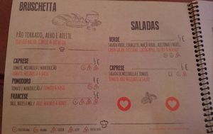 One vegan bruscetta and one vegan salad available at Focaccia in Giro in Lisbon