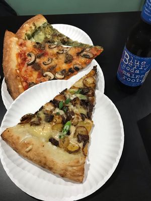 Pizza and soda  at Screamer's Pizzeria - Greenpoint in Brooklyn