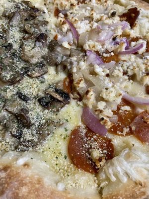 Half and half pie at Screamer's Pizzeria - Greenpoint in Brooklyn