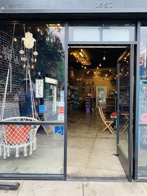 All Vegan 🌱 ❤️ at Glowing Plant Based Eatery in Los Angeles