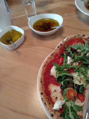 Vegetariana (vegan), garlic and chili oil at Vero Bio-Pizzeria in Vienna