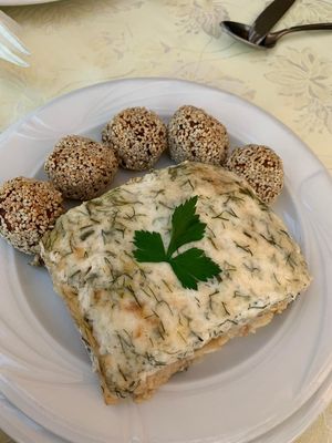 Minced mushroom balls and baked cauliflower with cream at Restaurantul Vegetarian Cris in Oradea