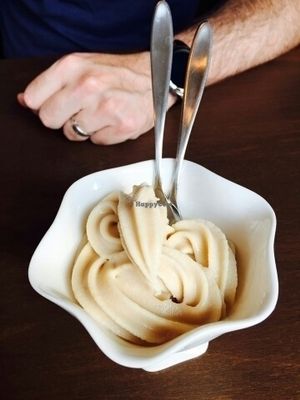 vegan soft serve at Huggers - 허거스 in Seoul