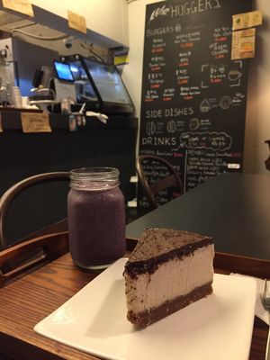 cake with the long name at Huggers - 허거스 in Seoul