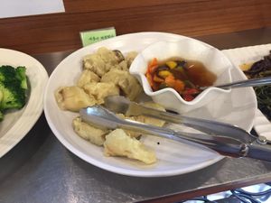 The sweet and sour mushroom dish. It tasted so good.  at Veg Green in Seoul