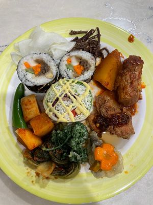 good mix of options at Veg Green in Seoul