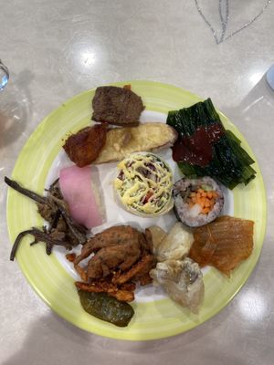 I got a bit of everything since I wanted to try all the dishes    at Veg Green in Seoul