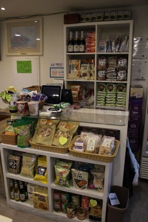 they even sell all kinds of vegan stuff at the counter and also in refrigerators right next to the counter. I wanted to buy them all ^^ at Veg Green in Seoul