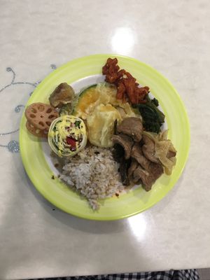 Vegan BBQ meat (bottom right)  at Veg Green in Seoul