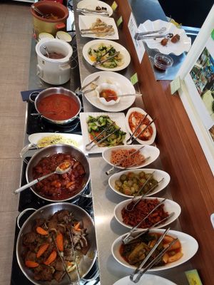 Buffet options at Veg Green in Seoul