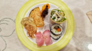 Sushi, wrap at Veg Green in Seoul