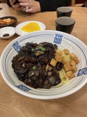 Jjangmyeon  at Gawon - 가원 in Seoul