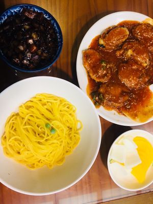 Jia Jang Mian + sweet and sour eggplant stuffed with tofu at Gawon - 가원 in Seoul