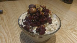 Shaved ice with Sweetend Red Beans at Yammy Green in Busan