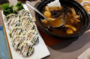 Avocado rolls and Nurungji-Tang at Vegenarang in Busan