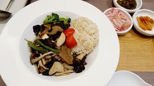 Rice with mushrooms and soy protein at Vegenarang in Busan
