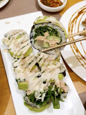 Avocado roll - close-up at Vegenarang in Busan