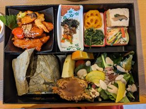 Vegan set menu at Vegenarang in Busan