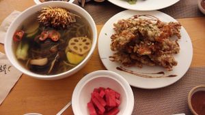 Lotus leaf noodle soup and deep fried mushroom at Vegenarang in Busan