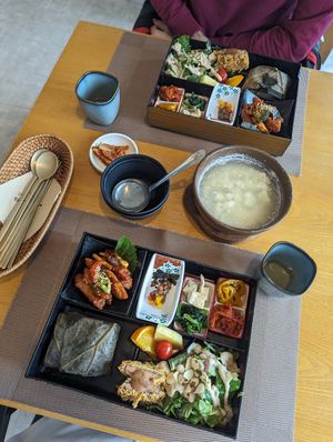 Lotus leaf rice set at Vegenarang in Busan