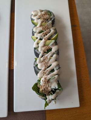 Avocado sushi at Vegenarang in Busan