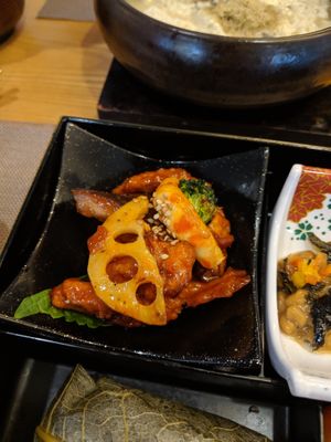 Lotus leaf rice set at Vegenarang in Busan