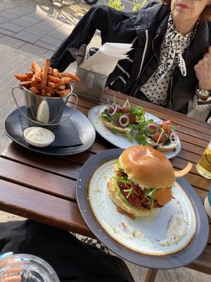 Patatas de boniato at Meatless District - Da Costabuurt in Amsterdam