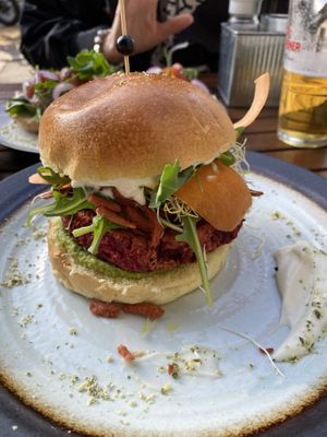 Hamburguesa de remolacha at Meatless District - Da Costabuurt in Amsterdam