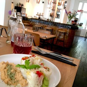 lovely raw summer rolls at Meatless District - Da Costabuurt in Amsterdam