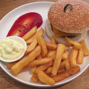 MD Cheeseburger at Meatless District - Da Costabuurt in Amsterdam