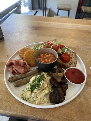 Full English Breakfast: quite good, but too salty and greasy. The chipotle mushrooms had a quite strong taste, which dominated the dish a bit. It’s a heavy meal, so unsuitable for small eaters. at Meatless District - Da Costabuurt in Amsterdam