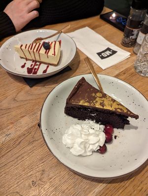 Chocolate cake and passion fruit cheesecake #Veganuary at Meatless District - Da Costabuurt in Amsterdam