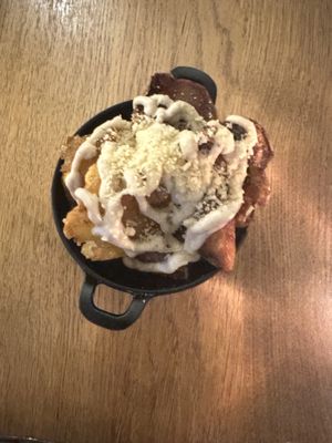 Smashed potato with ‘cheese’ sauce and ‘parmesan'  at Meatless District - Da Costabuurt in Amsterdam