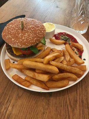 MD Burger with Cheese at Meatless District - Da Costabuurt in Amsterdam