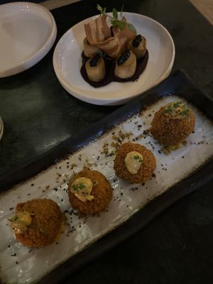 King oyster scallops and bitterballs: both good. The ‘bacon’ was oddly hard though at Meatless District - Da Costabuurt in Amsterdam