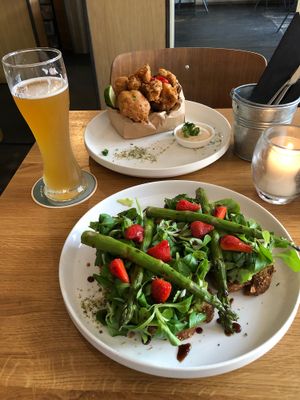 Summer Smash Sandwich and Fried Cauliflower at Meatless District - Da Costabuurt in Amsterdam