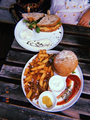 BLT & MD burger at Meatless District - Da Costabuurt in Amsterdam